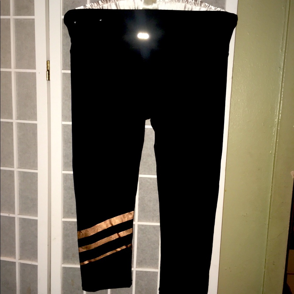 Infinite Leggings Copper trimmed  black crop activewear M